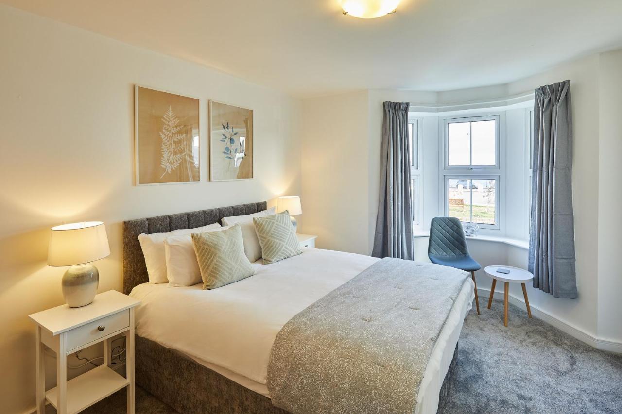 Host & - 6, Royal Sands Scarborough