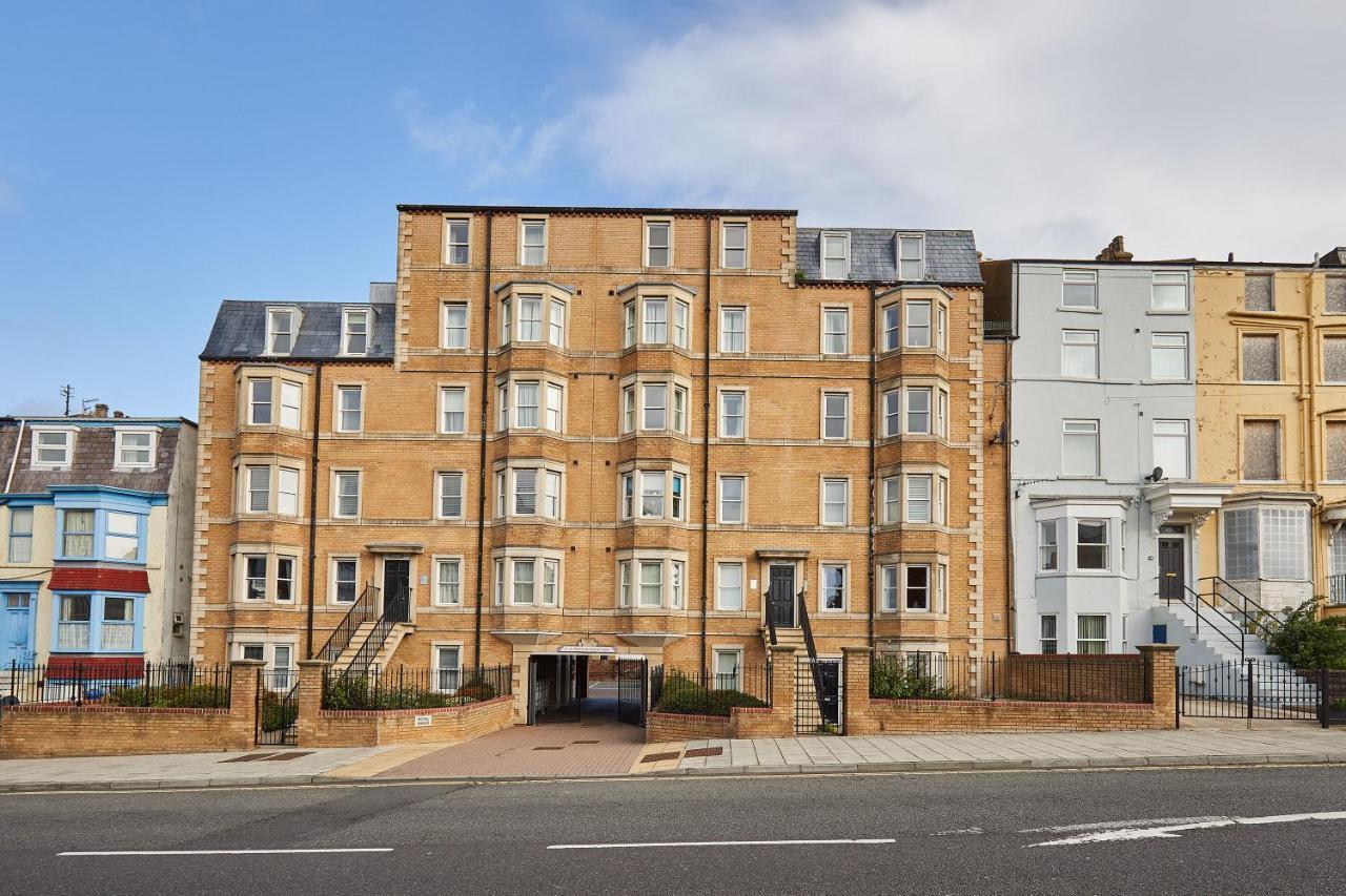 Host & - 6, Royal Sands *