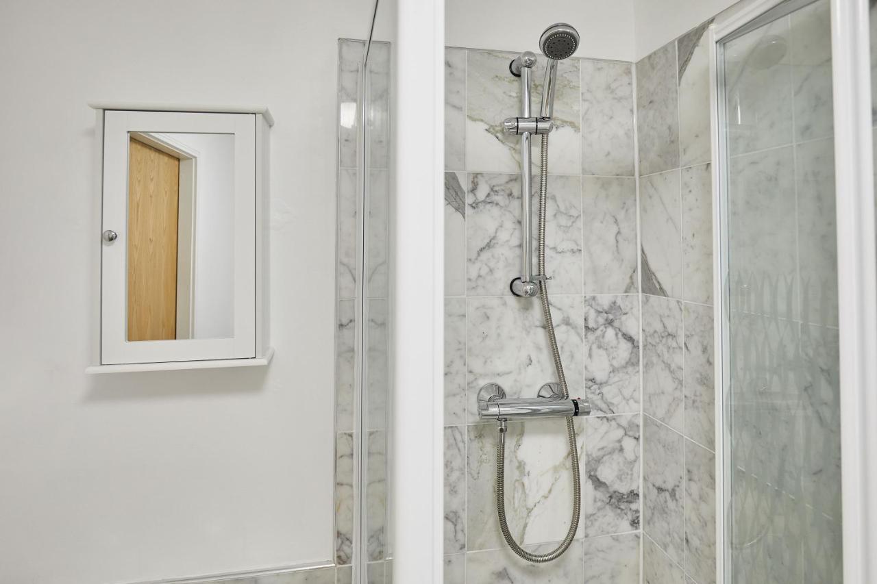 Host & - 6, Royal Sands Scarborough